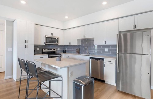 Townsite Apartment | Landing | Stylish 1BD, Pool, Rooftop Lounge