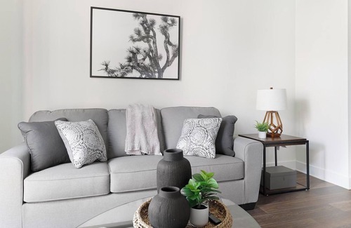 Park Central Apartment | Landing | Stylish 1BD, Pool, Gym