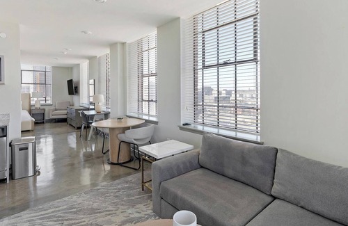 Central City Apartment | Landing | Stylish 1BD, Gym