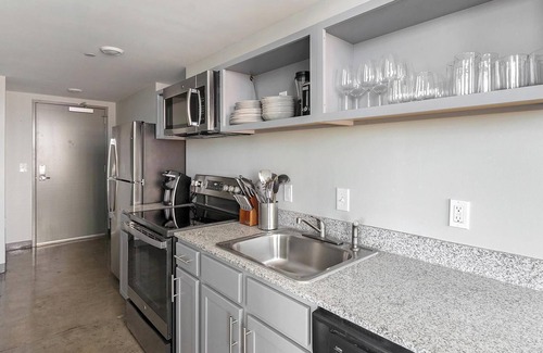 Central City Apartment | Landing | Stylish 1BD, Gym