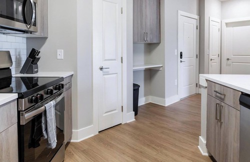 Fort Myers Apartment | Landing | Stylish 1BD, Pool, Gym