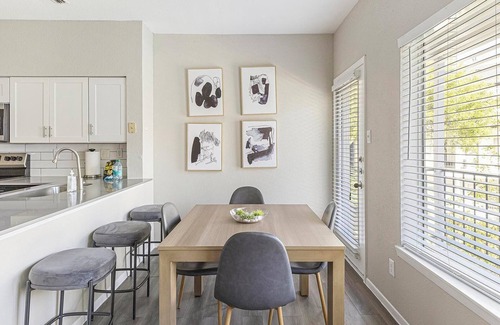 Fort Worth Apartment | Landing | Stylish 1BD, Pool, Courtyard
