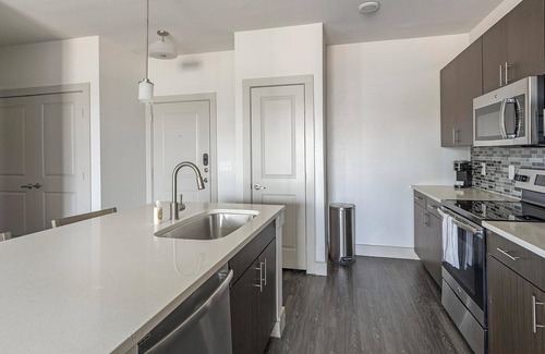Vickery Meadow Apartment | Landing | Stylish 2BD, Gym, Pool