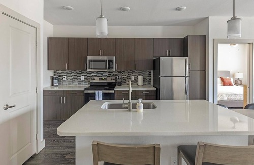 Vickery Meadow Apartment | Landing | Stylish 2BD, Gym, Pool