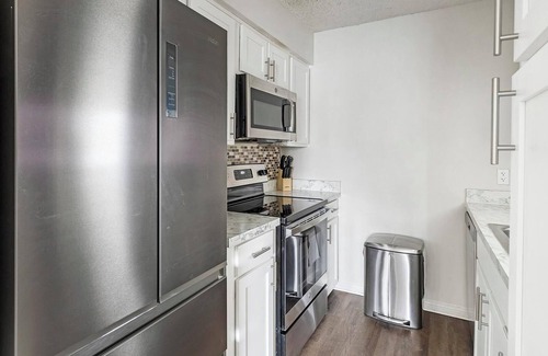 Denton Apartment | Landing | Stylish 2BD, Pool, Courtyard