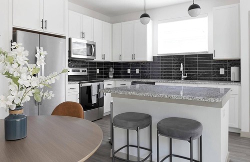 Fort Worth Apartment | Landing | Stylish 2BD, Gym, Yoga Studio