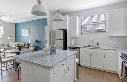 Tarrant County Apartment | Landing | Stylish 2BD, Gym, Pool
