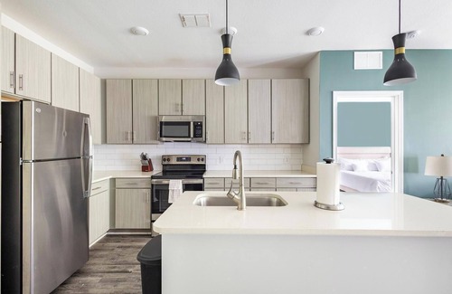 Covington Apartment | Landing | Stylish 2BD, Gym, Yoga Studio