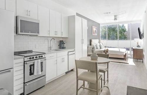 Five Points South Apartment | Landing | Stylish Studio, Pool, Gym