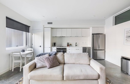 Liberty Wells Apartment | Landing | Stylish 1BD, Gym, Game Room