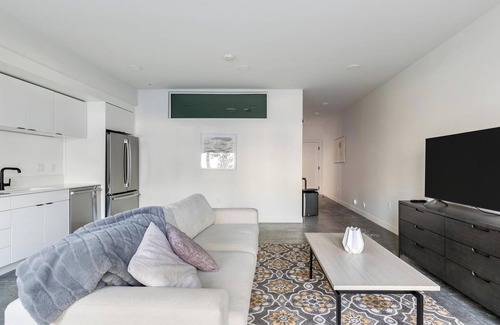 Liberty Wells Apartment | Landing | Stylish 1BD, Gym, Game Room