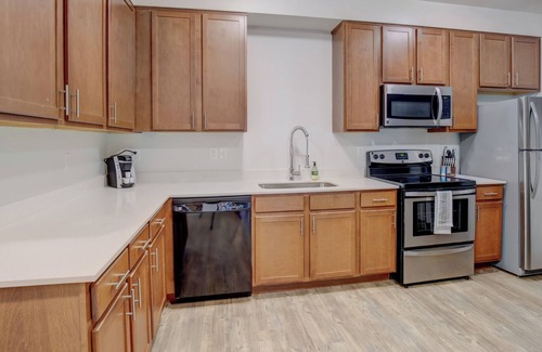 South Salt Lake Apartment | Landing | Stylish 1BD, Gym, Courtyard