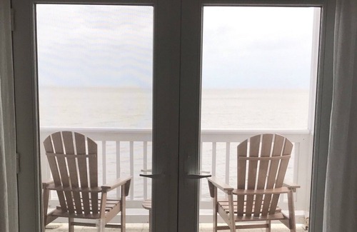 Melrose on the Beach House | Landmark Beachfront House (The Purple House)