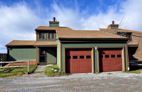 Snowshoe House | Lands End 4 BR Condo: 5 mins walk to the Village