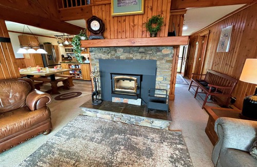 Snowshoe House | Lands End 4 BR Condo: 5 mins walk to the Village