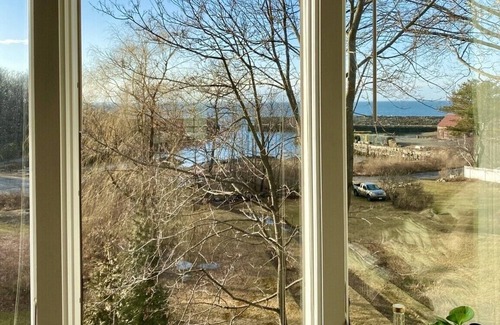 Gloucester House | Lanes Cove Coastal, Tranquil 2 Bed/2.5 Bath