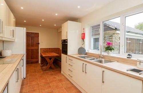 Chetnole House | LANES END, family friendly, character holiday cottage in Chetnole