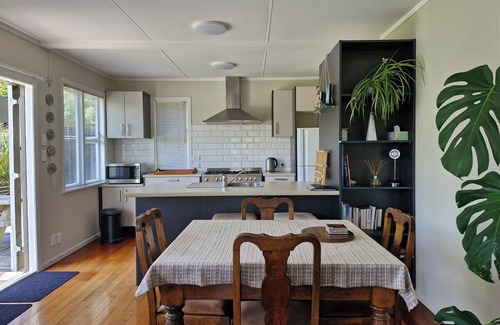 Tauriko Cottage | Laneway cottage
