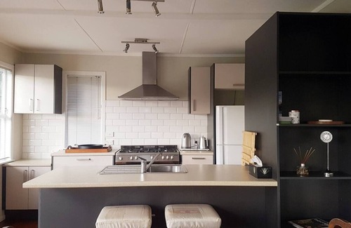 Tauriko Cottage | Laneway cottage