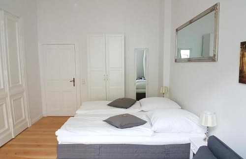 Schoeneberg Apartment | LANG Re by ROCKCHAIR Apartments l SUPERHOST Status l 2 Bedrooms Boxspringbeds in City Center - Cozy Family & Business Flair welcomes you!