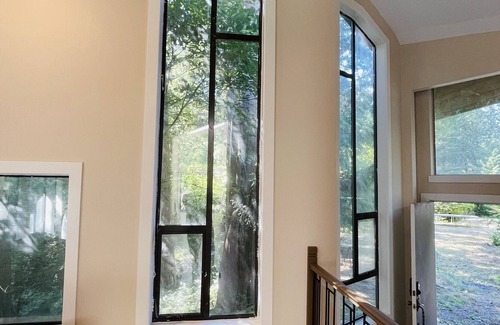 Langley House | Langley 2- bedroom on 9 Acre Greenbelt and River -A