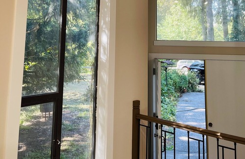Langley House | Langley 2- bedroom on 9 Acre Greenbelt and River -A