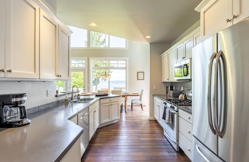 Langley House | Langley by the Sea by AvantStay | Panoramic Vistas