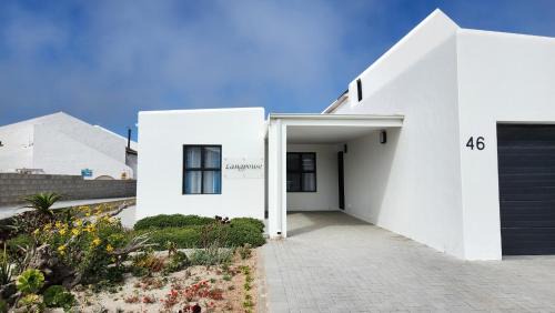 Port Owen Villa | Langpouse Riverside Retreat