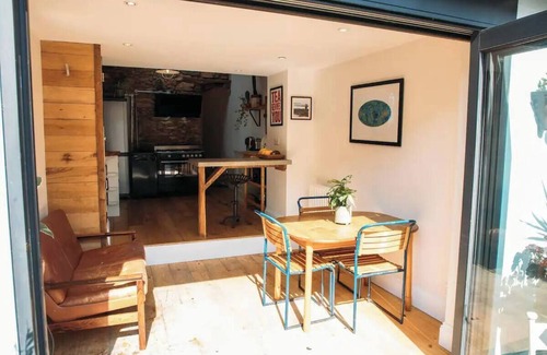 Mylor Churchtown Apartment | 'Langton' - Best Views in Falmouth!