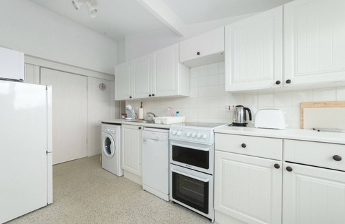 Port St Mary Cottage | Langton Cottage - a holiday cottage that sleeps 6 guests in 3 bedrooms