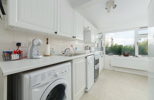 Port St Mary Cottage | Langton Cottage - a holiday cottage that sleeps 6 guests in 3 bedrooms