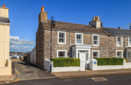 Port St Mary Cottage | Langton Cottage - a holiday cottage that sleeps 6 guests in 3 bedrooms