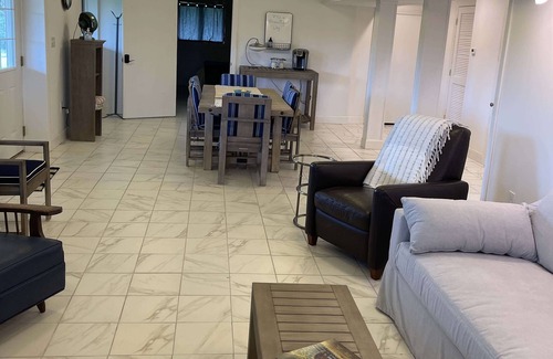 Moorefield Cabin | LanMark Farm Spacious Country Get-Away Ground Floor Suite