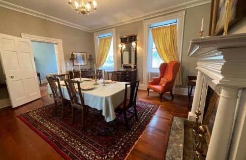 Centreville House | Lansdowne Manor