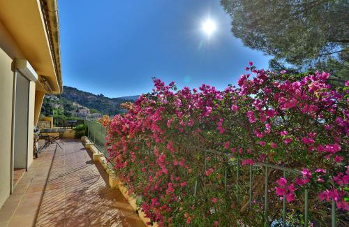 Bormes-Les-Mimosas Apartment | Lantana luxury property