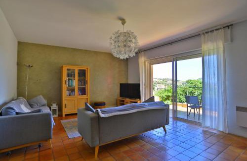Bormes-Les-Mimosas Apartment | Lantana luxury property
