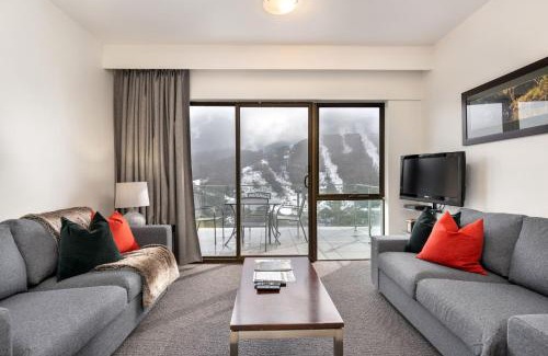 Thredbo Apartment | Lantern 23 - Balcony