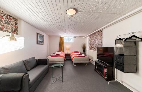 Motala House | Lantligt gästrum med gratis wifi & bastu