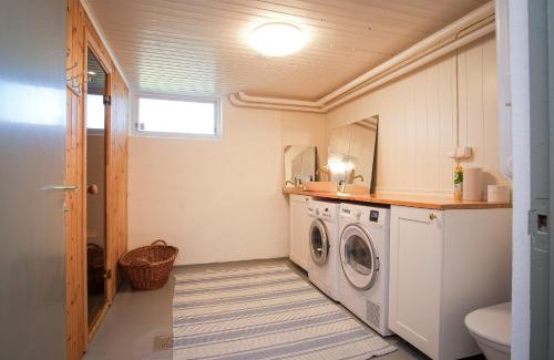 Motala House | Lantligt gästrum med gratis wifi & bastu