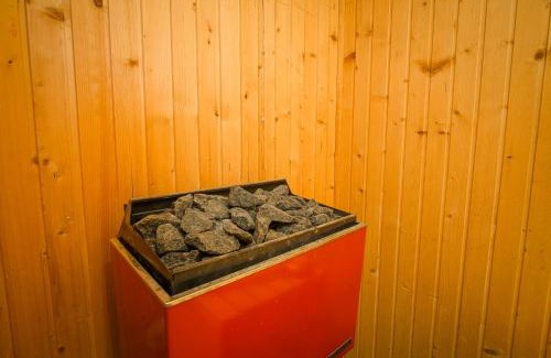 Motala House | Lantligt gästrum med gratis wifi & bastu