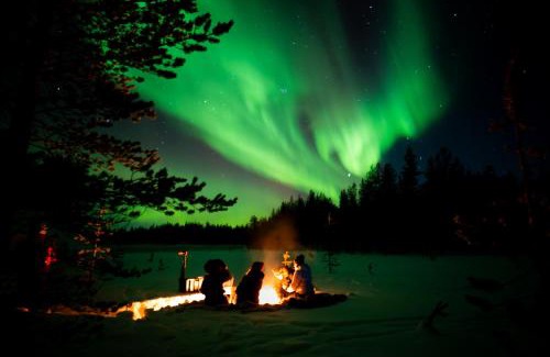 Ranua Ski Chalet | Lapland aurora riverside lodge