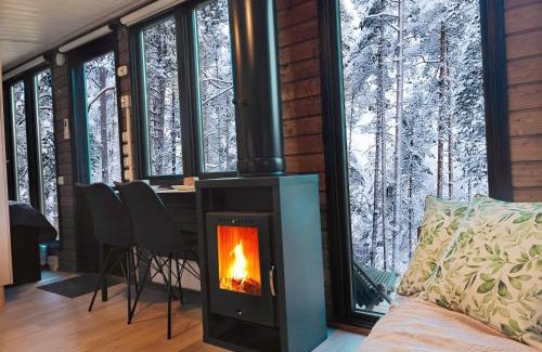 Kolari Ski Chalet | Lapland Riverside Cabin 5 MUSTIKKA, Ylläs, Tiny Home with Sauna, Fireplace, Terrace, BBQ, Wifi, Ski, Fishing, Pets OK