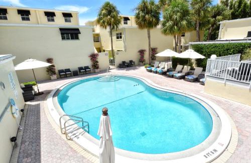 Longboat Key Apartment | LaPlaya 107A Soak up the sun or float in the warm Gulf waters