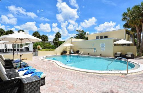 Longboat Key Apartment | LaPlaya 107A Soak up the sun or float in the warm Gulf waters