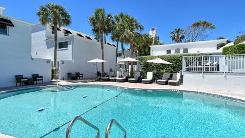 Longboat Key Apartment | LaPlaya 108B Dream views of the Gulf from your private balcony or screened lanai just steps from the beach