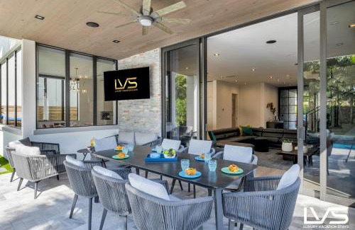 Lauderdale Beach House | LaPlaya- 5Bed Villa 1Min 2 Beach Heated Salt Pool