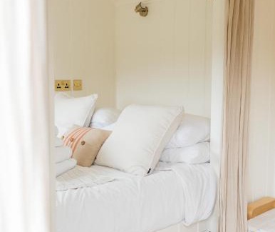 Cholderton Apartment | Lapwing Hut