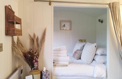 Cholderton Apartment | Lapwing Hut