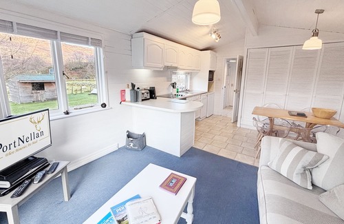 Crianlarich Ski Chalet | Lapwing Lodge with loch and mountain view