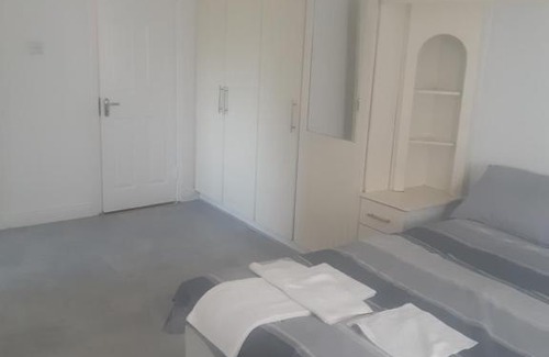 Ongar House | Lara house